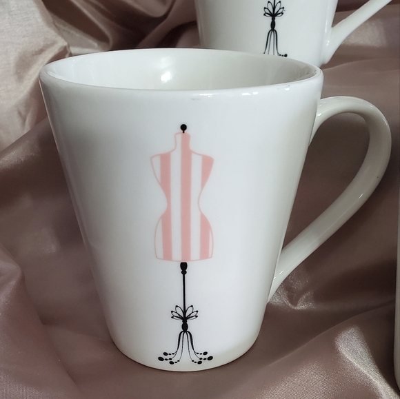 ☕️ CHIC MUG SET X 4 ~ Mannequin design mugs...so cute! Like New Condition! - Picture 4 of 6